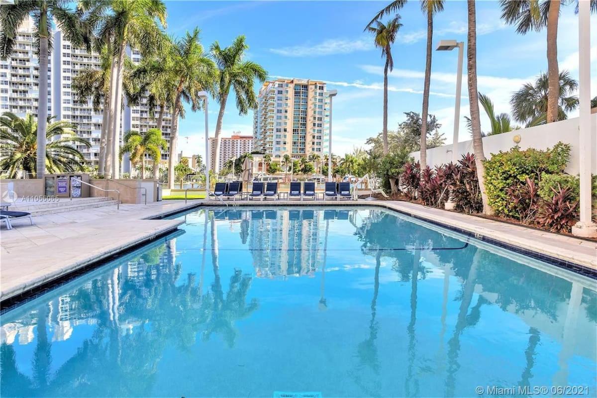 Gallery One - A Doubletree Suites By Hilton Hotel Fort Lauderdale Esterno foto