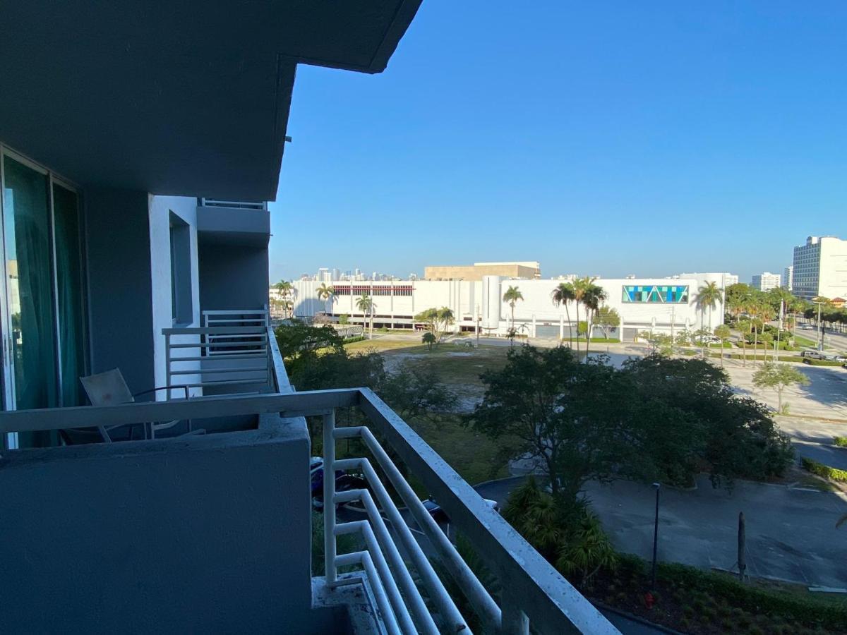 Gallery One - A Doubletree Suites By Hilton Hotel Fort Lauderdale Esterno foto