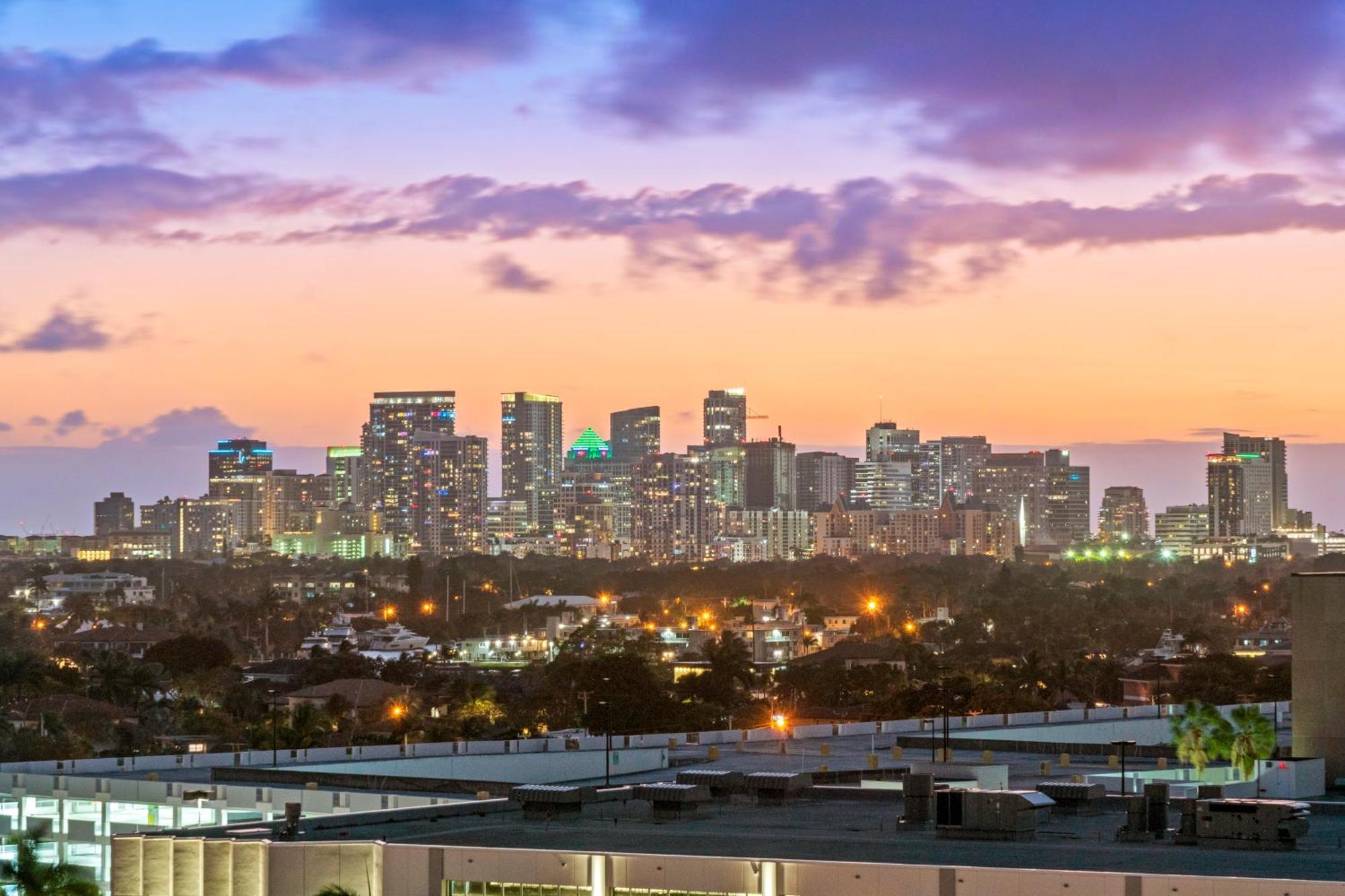 Gallery One - A Doubletree Suites By Hilton Hotel Fort Lauderdale Esterno foto