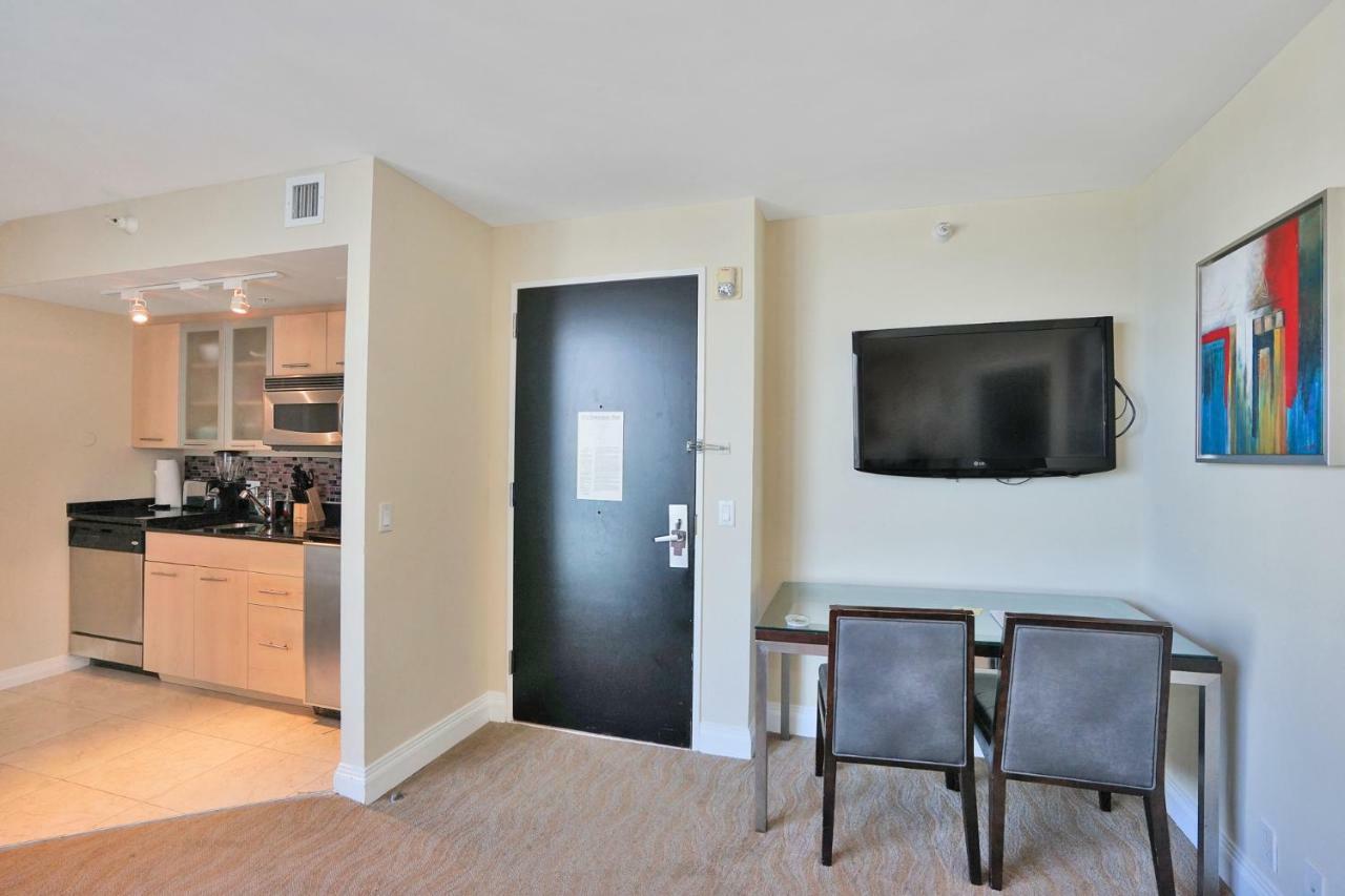 Gallery One - A Doubletree Suites By Hilton Hotel Fort Lauderdale Esterno foto